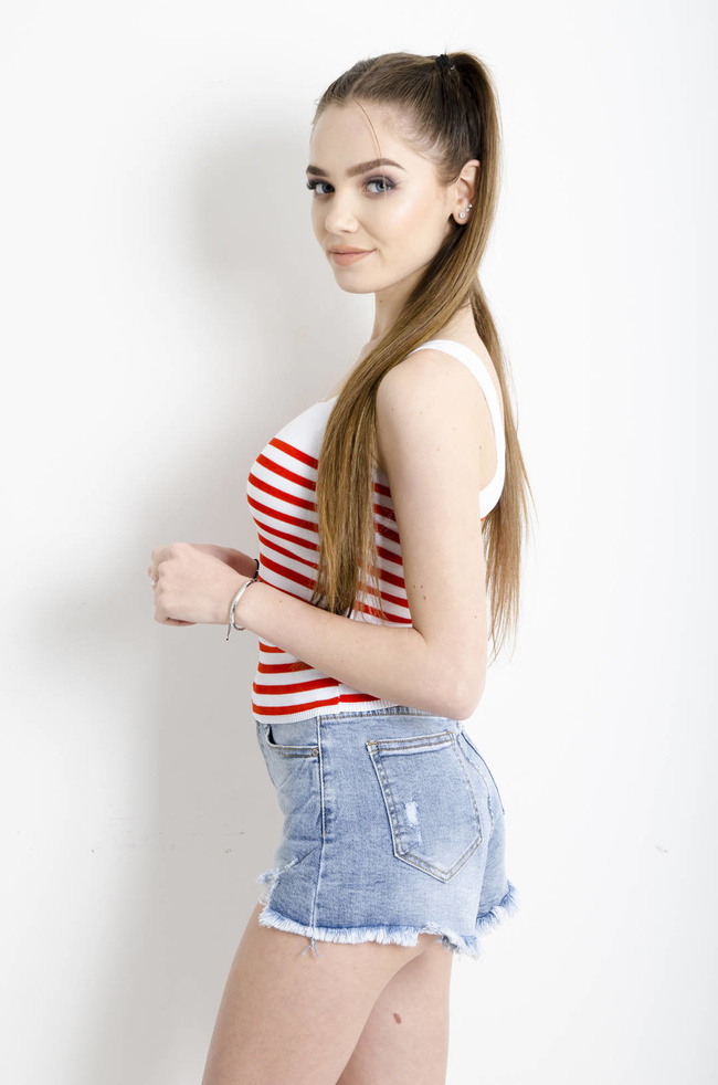 BLUZKA DZIANINOWA NA RAMIĄCZKA W PASKI- CZERWONA