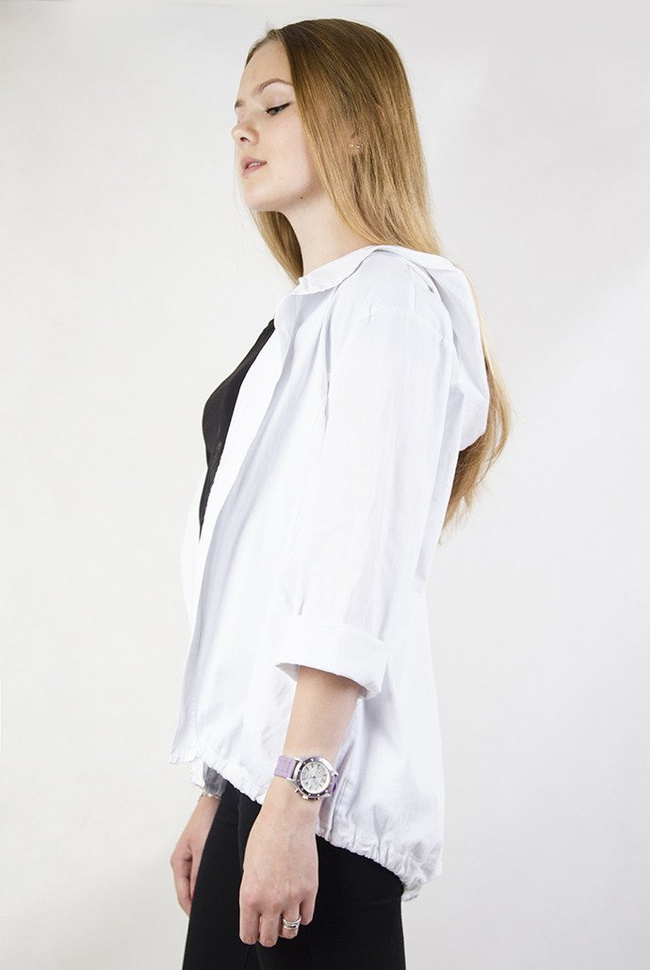 Biała narzuta z kapturem