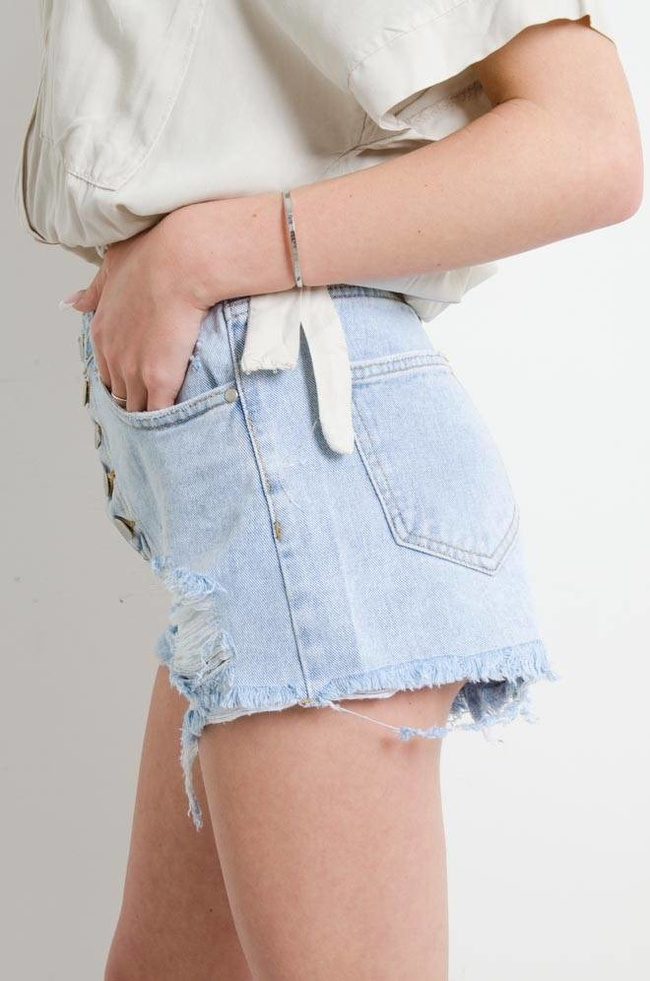 SZORTY Z GUZIKAMI - WYSOKI STAN