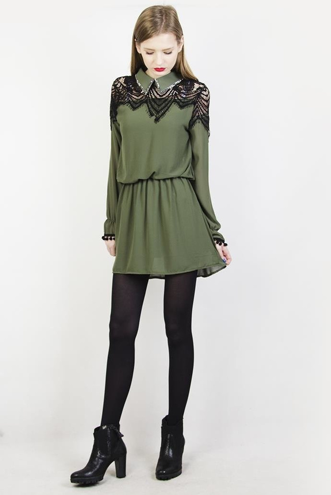 Zielona szyfonowa sukienka ze zdobieniem i kołnierzykiem