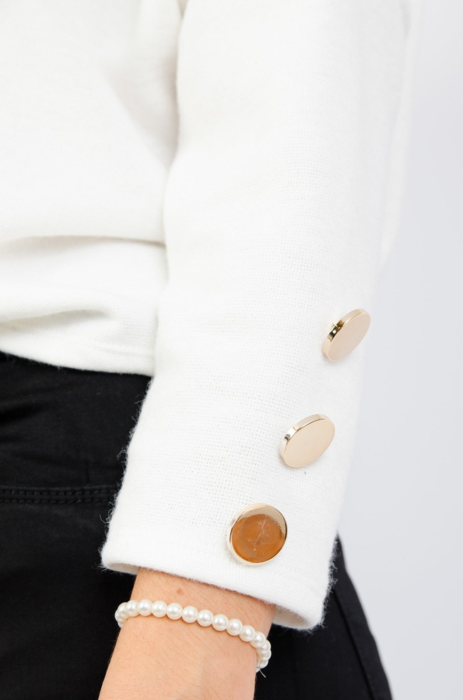 Biała bluzka z lejącym dekoltem