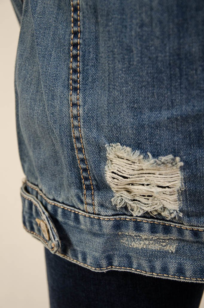  Długa kurtka jeansowa z przetarciami