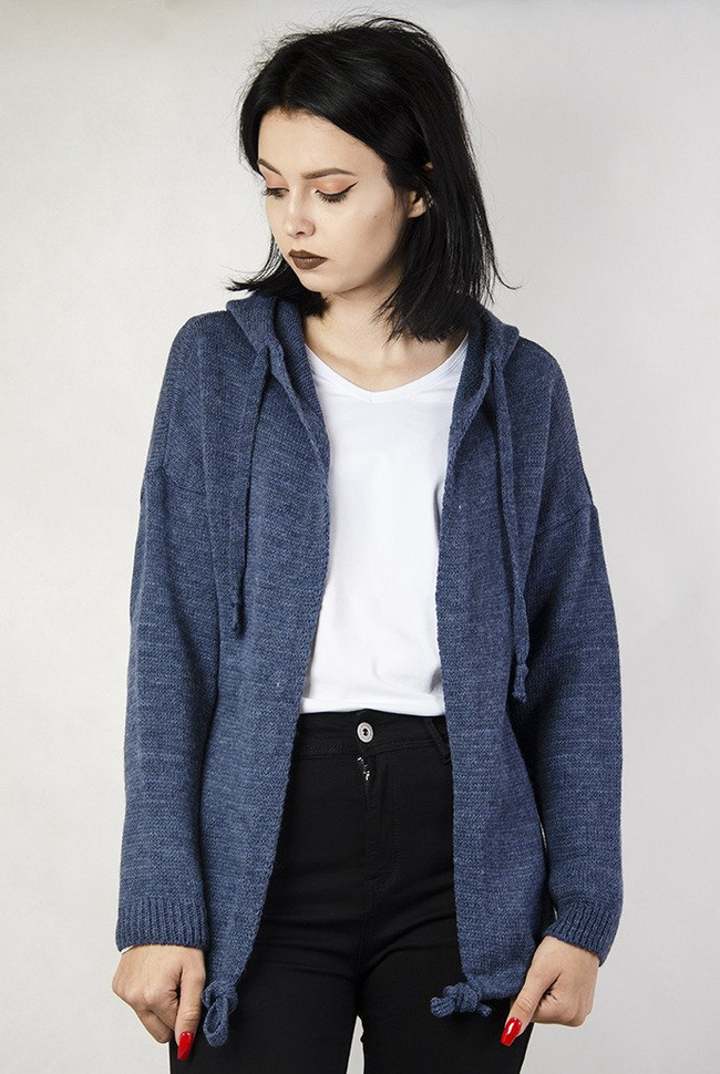 Granatowa narzutka sweterkowa z kapturem