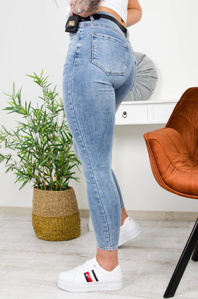 JASNE  DOPASOWANE SPODNIE JEANSOWE Z PASKIEM W ZESTAWIE