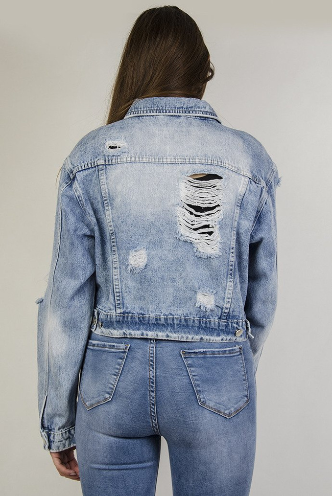 Kurtka jeansowa krótka z przetarciami oraz szarpaniami