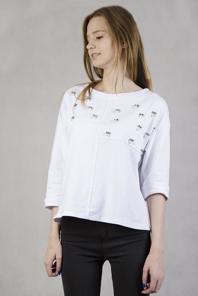 Biała bluzka z koralikami i rękawem 3/4