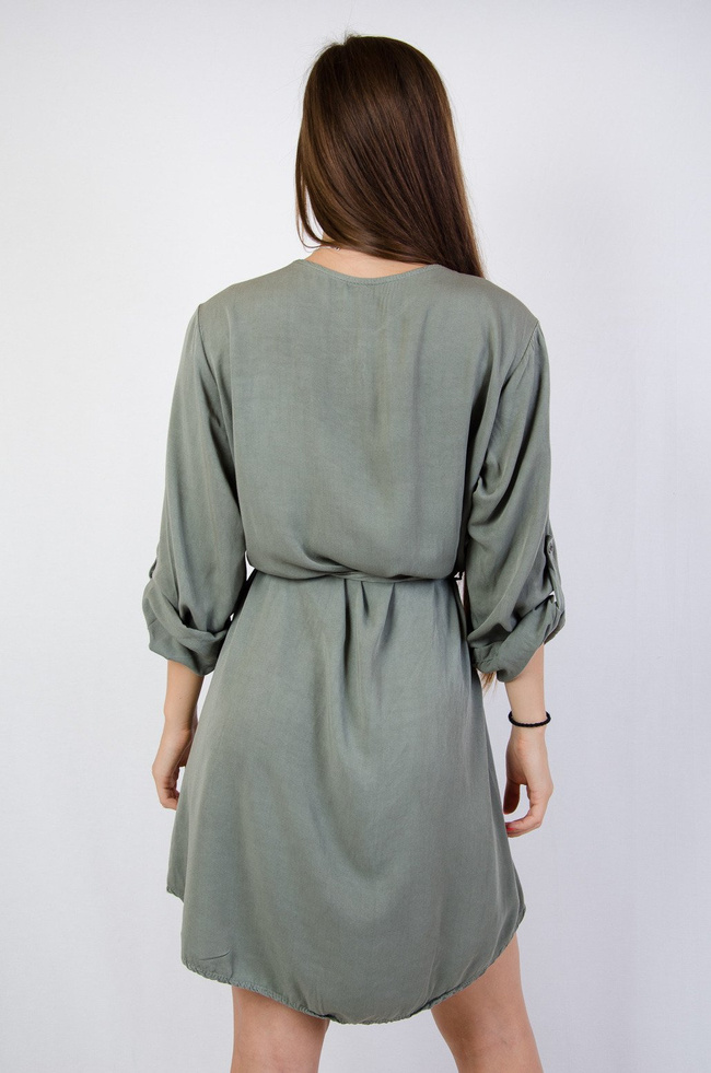 Zielona rozszerzana sukienka wiązana w pasie