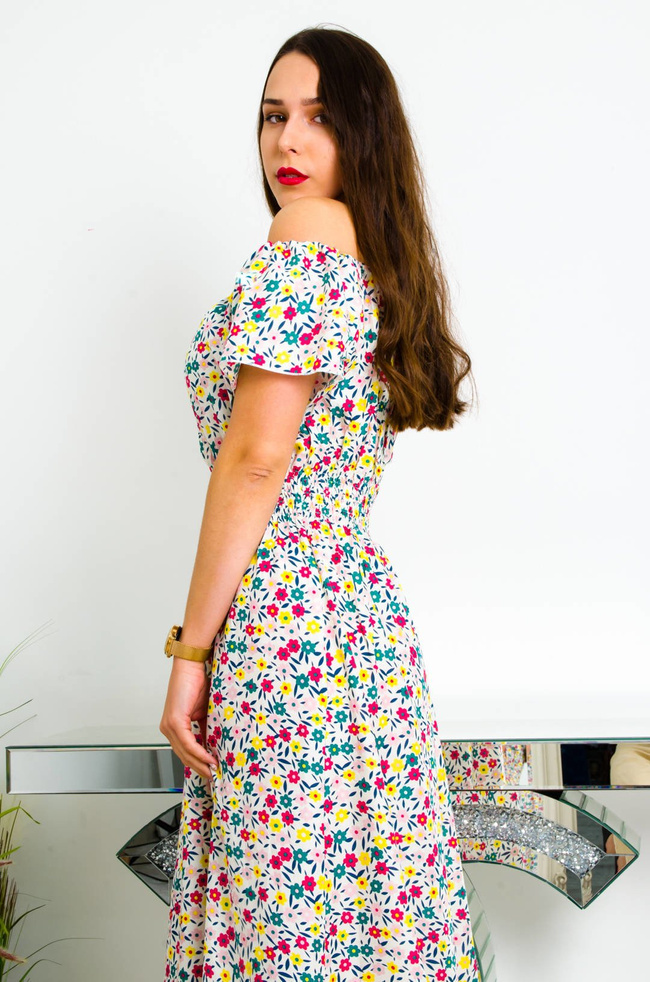 BIAŁA DLUGA SUKIENKA  W KWIATY 