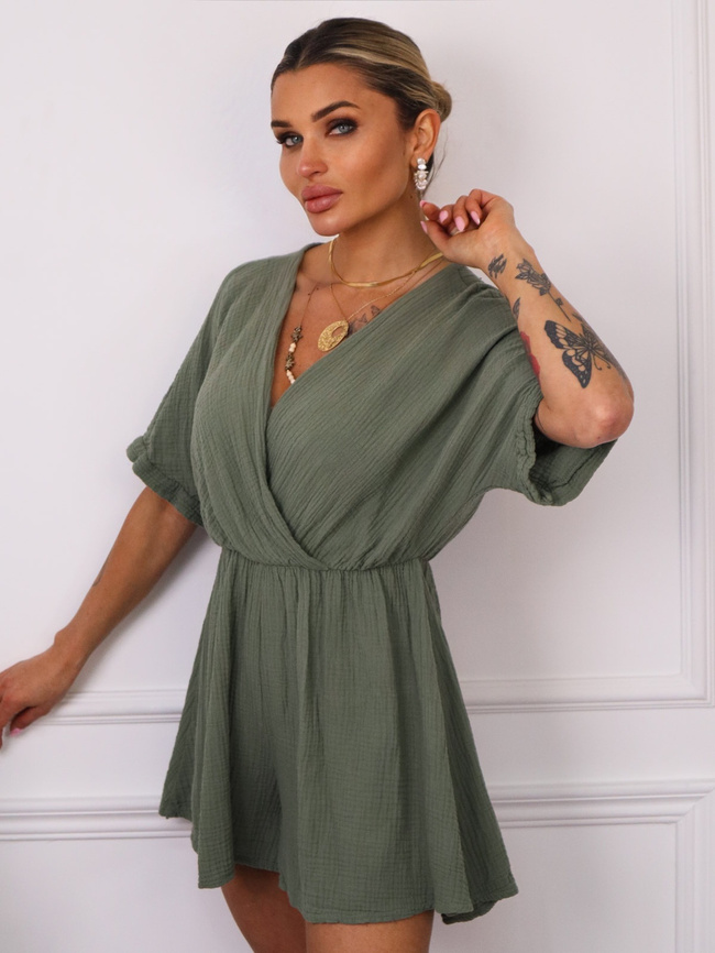 KOMBINEZON MUŚLINOWY Z KOPERTOWYM DEKOLTEM- ZIELONY