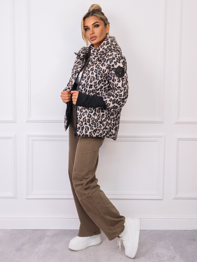 KURTKA PRZEJŚCIOWA PIKOWANA Z KAPTUREM W PANTERKĘ- BEŻOWA