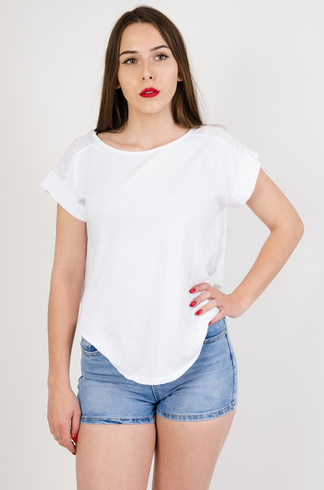 Biała bluzka z rozszerzanym dołem