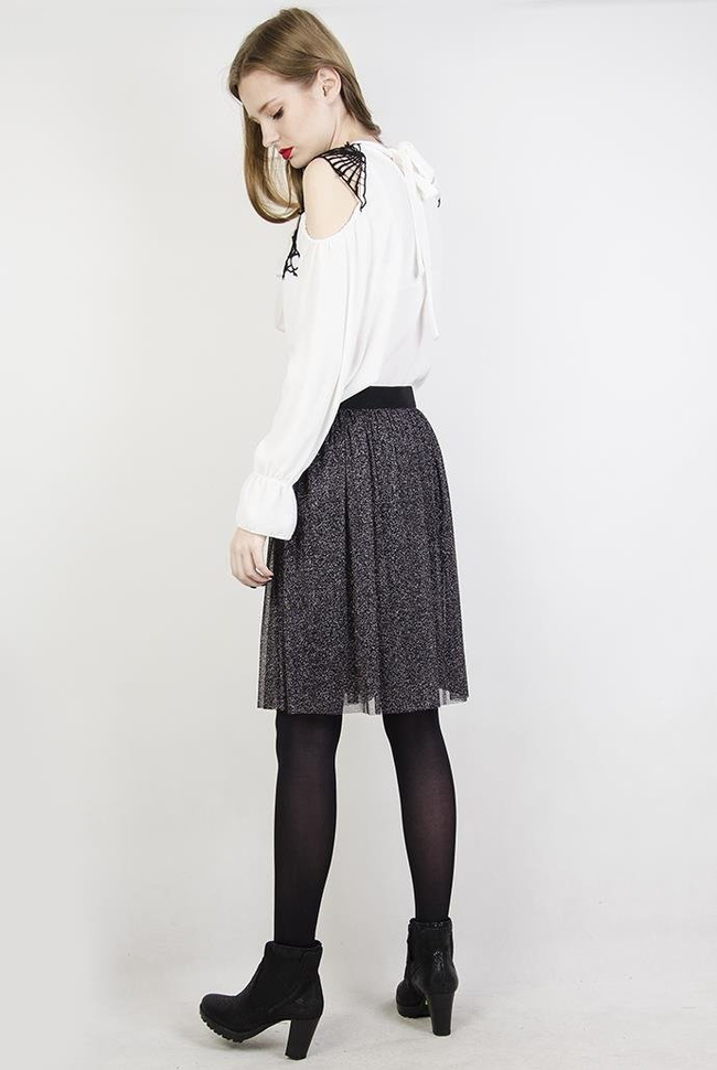 Czarna spódniczka przeszywana srebrną nicią