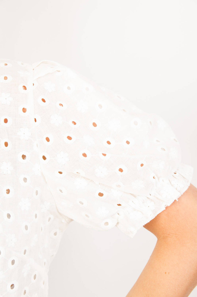 BIAŁA AŻUROWA BLUZKA ZAPINANA NA GUZIKI