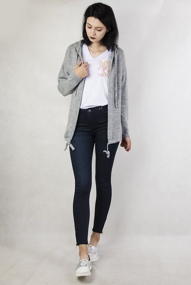 Szara narzutka sweterkowa z kapturem