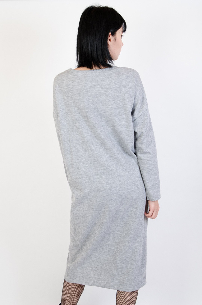Długa szara dzianinowa sukienka z wiązaniem z przodu