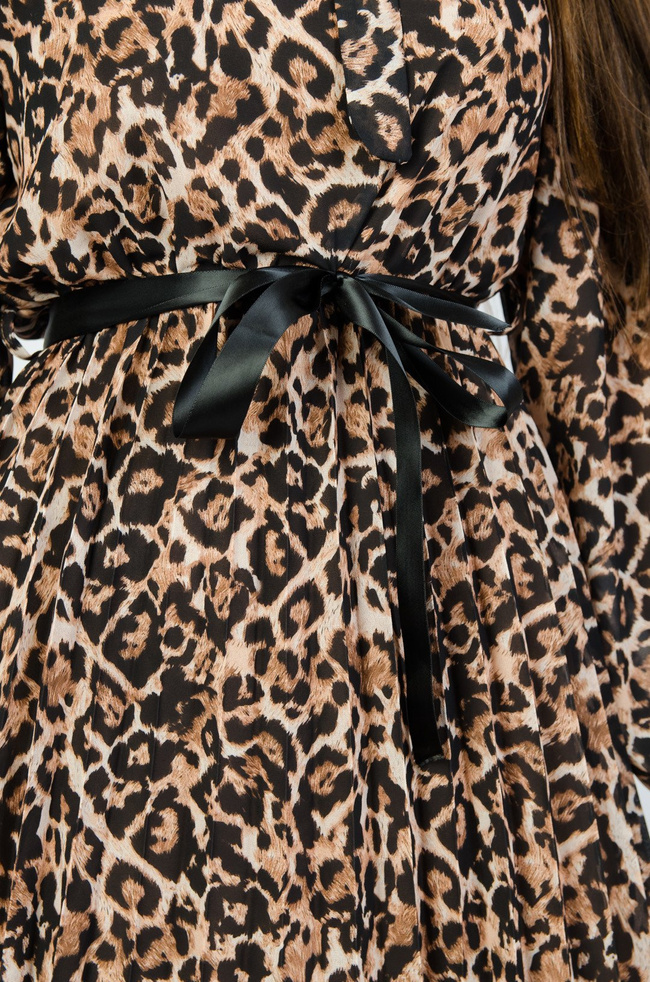 Wiązana sukienka w panterkę