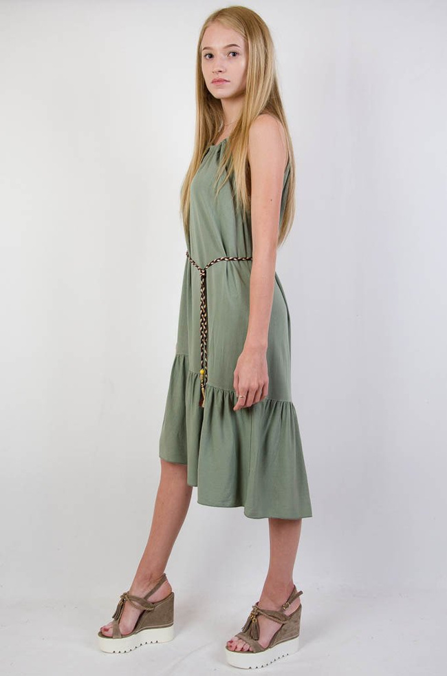 ZIELONA LUŹNA SUKIENKA Z FALBANĄ