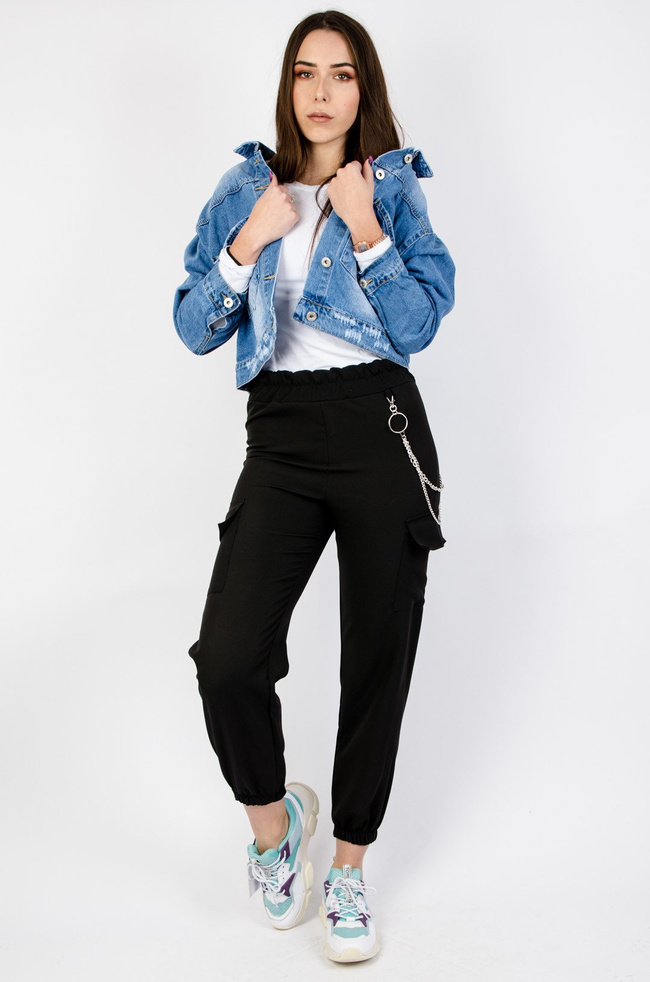 Krótka kurtka jeansowa z dużymi kieszeniami