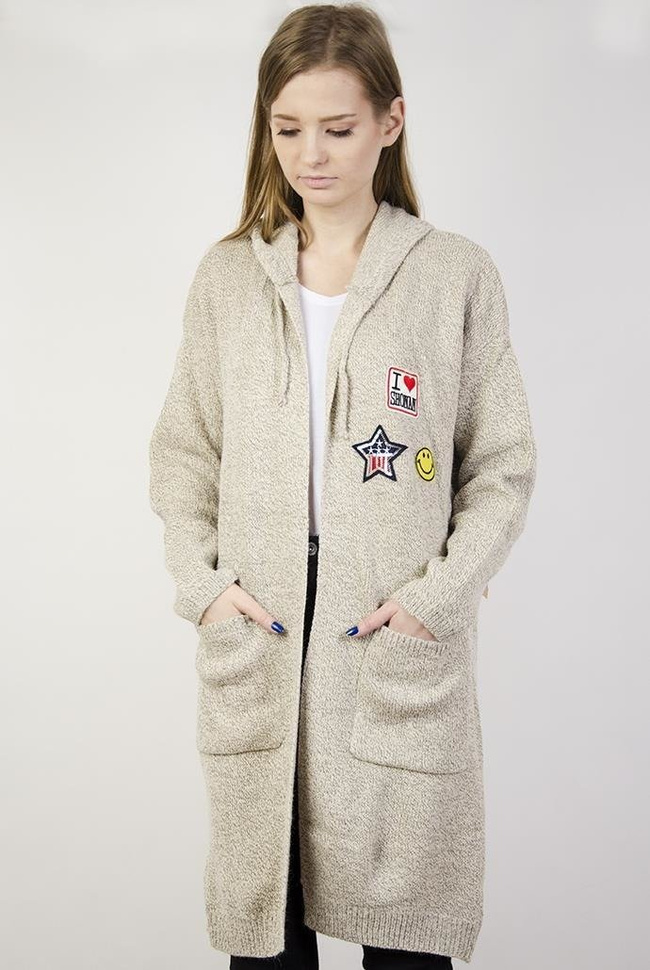 Beżowy kardigan z domieszką wełny z kapturem i naszywkami