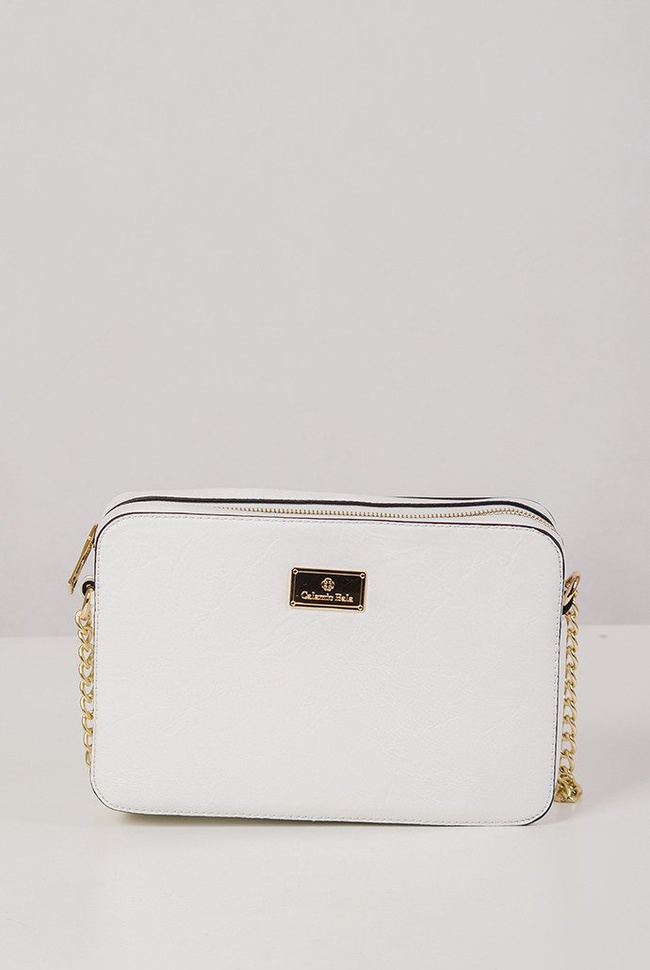 Kremowa, usztywniana torebka ze złotym łańcuszkiem