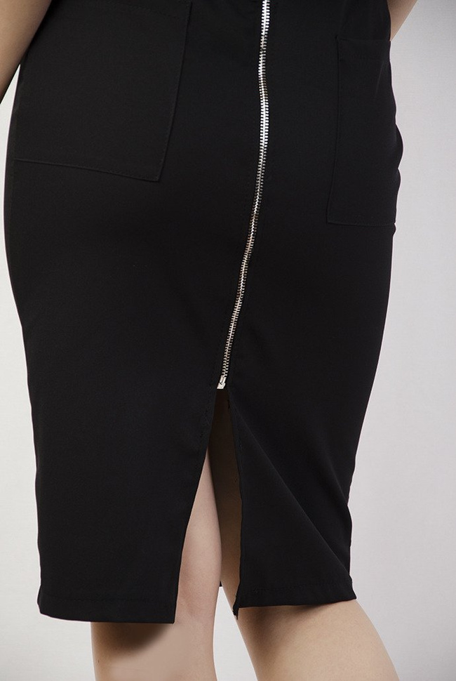 Czarna ołówkowa spódnica z zamkiem z  tyłu