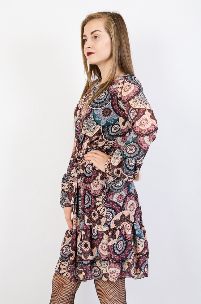 Wzorzysta sukienka z wiązaniem w pasie,falbaną na dole oraz rękawach