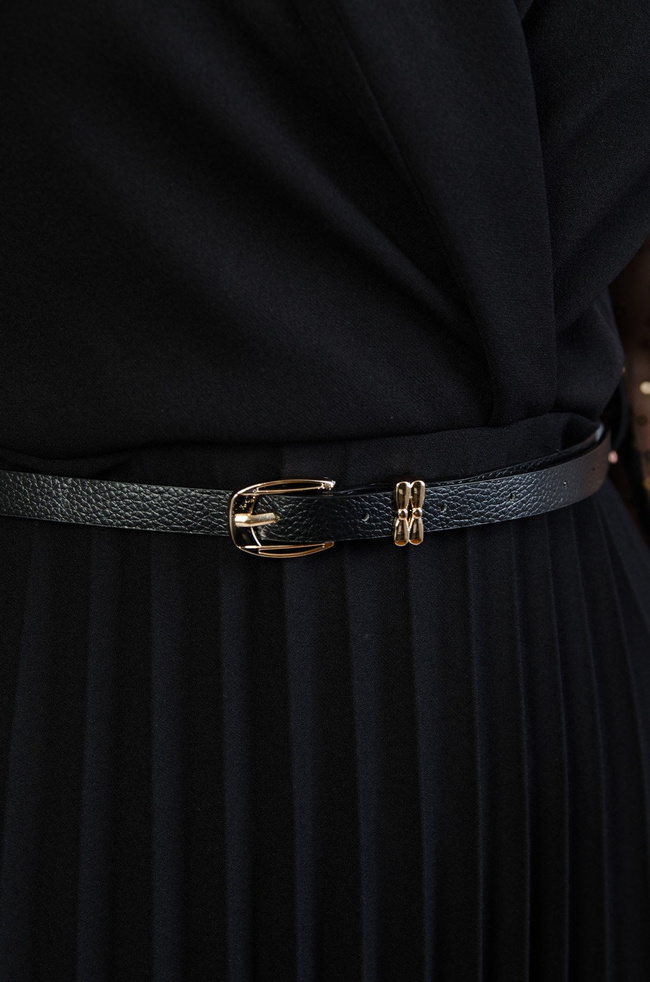 CZARNA PLISOWANA SUKIENKA Z OZDOBNYMI RĘKAWAMI