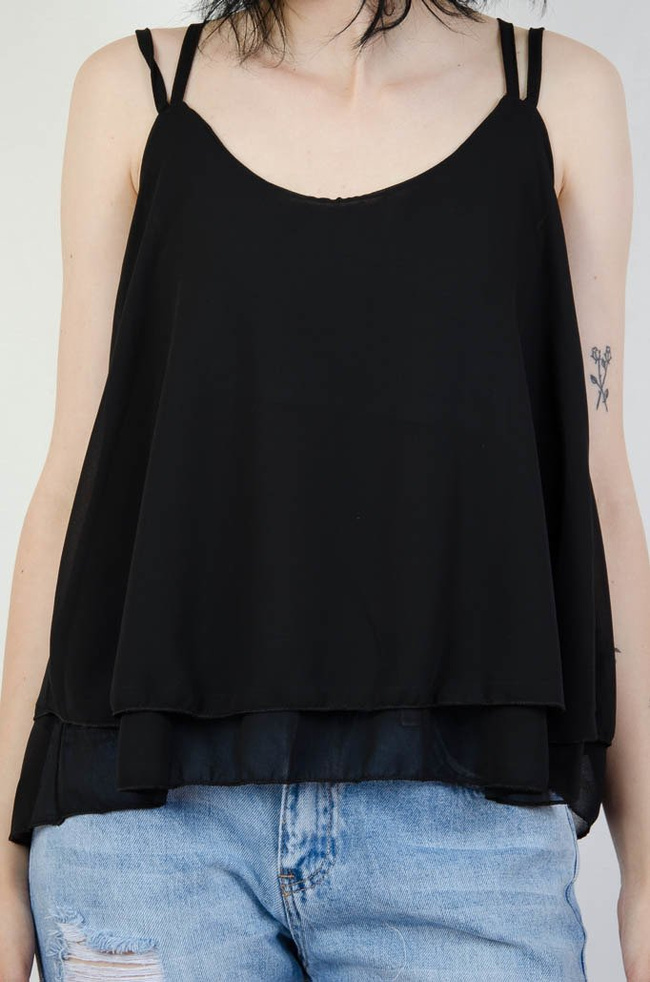 Czarna bluzka mgiełka na ramiączkach