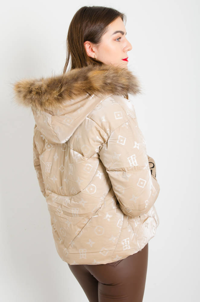 BEŻOWA PUCHOWA KURTKA WE WZORY LOUIS POŁYSKUJĄCA