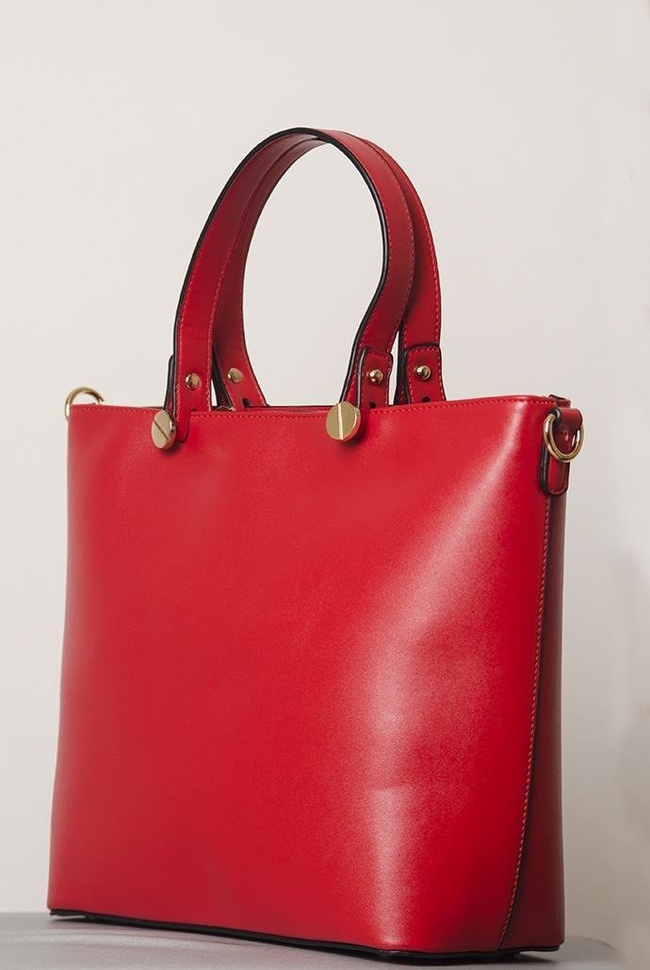 Duża intensywnie czerwona torebka o gładkiej teksturze