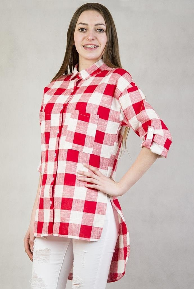 Biało-czerwona koszula w kratę z przedłużanym tyłem