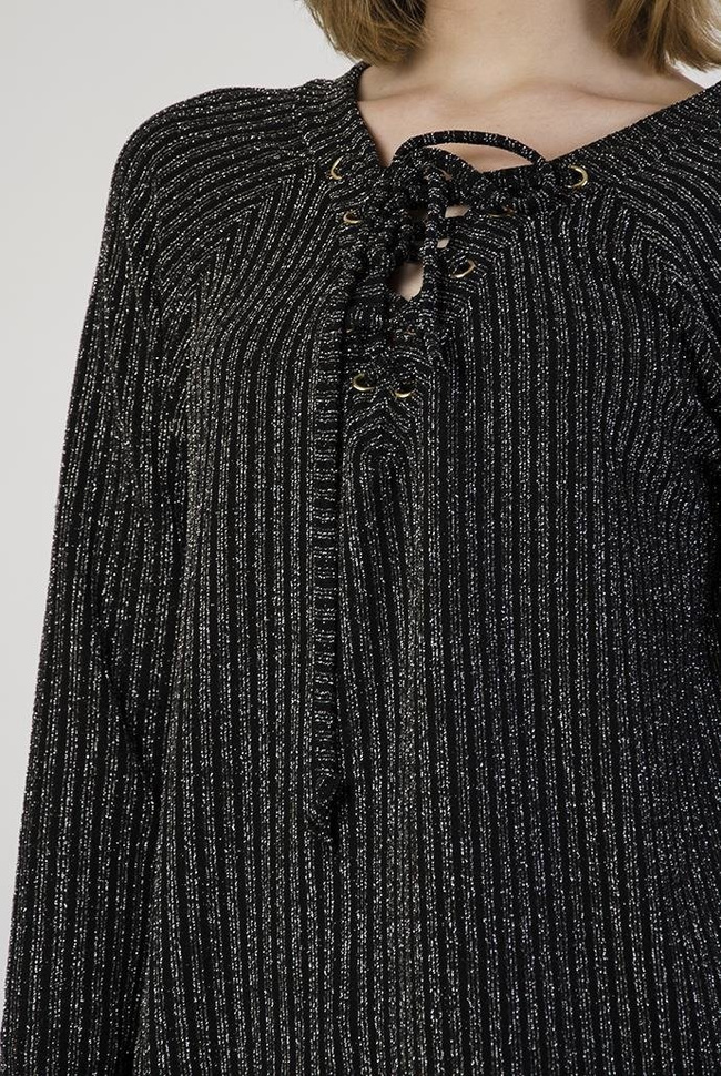 Bluzka przeszywana srebrną nicią, z wiązaniem przy dekolcie