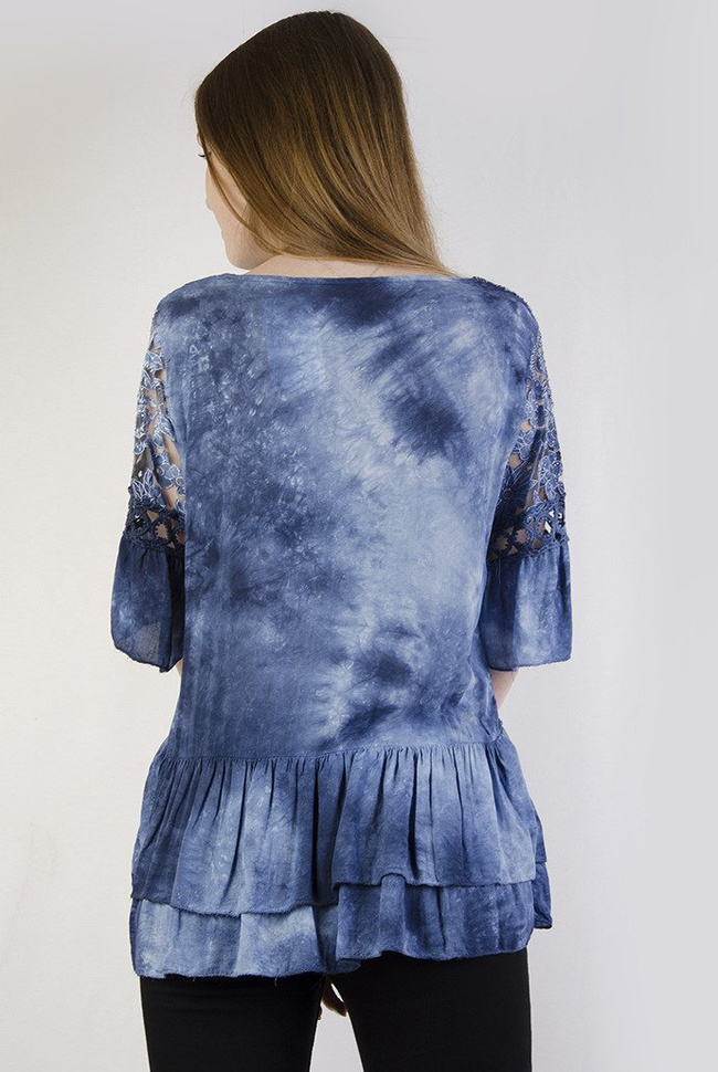 Niebieska, cieniowana bluzka z falbanką