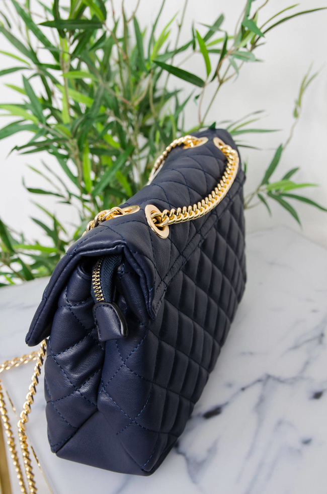 GRANATOWA PIKOWANA CHANELKA NA ZŁOTYM ŁAŃCUSZKU