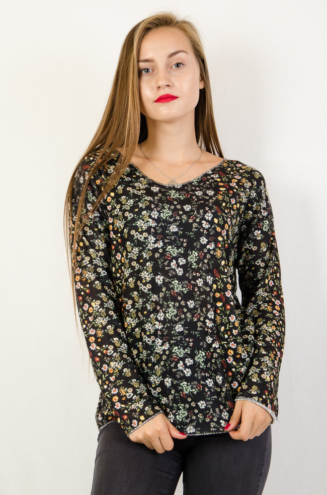 Czarna bluzka w drobne kwiatki