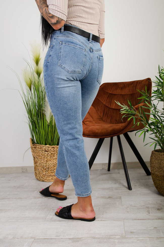 JASNE SPODNIE JEANSOWE MOM FIT Z WYSOKIM STANEM + PASEK