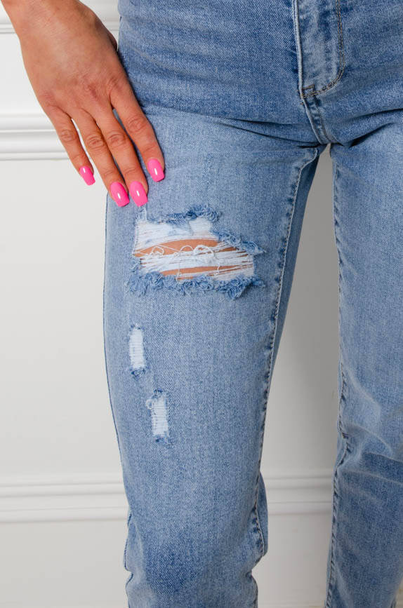 SPODNIE JEANSOWE MOM FIT Z PRZETARCIAMI- NIEBIESKIE