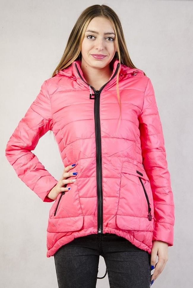 Malinowa, pikowana kurtka z asymetrycznym dołem, ściągana z tyłu