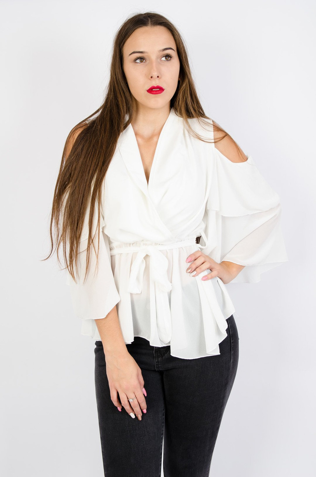 Biała bluzka hiszpanka z odkrytymi ramionami