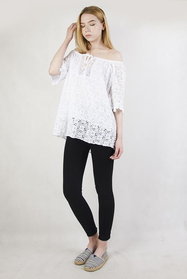 Biała bluzka ażurowa, z hiszpańskim dekoltem