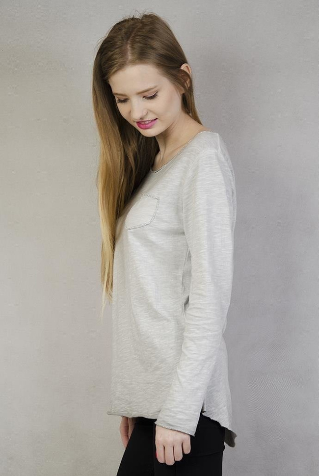 Jasnoszara bluzka z kieszonką