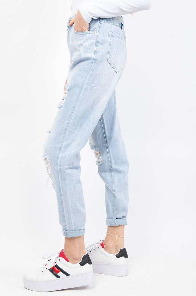 JASNE SPODNIE JEANSOWE TYPU BOYFRIEND Z PRZETARCIAMI