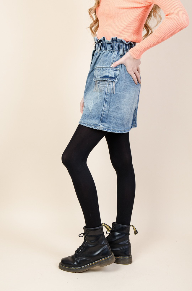 Jeansowa spódnica zapinana na guziki z łańcuszkami