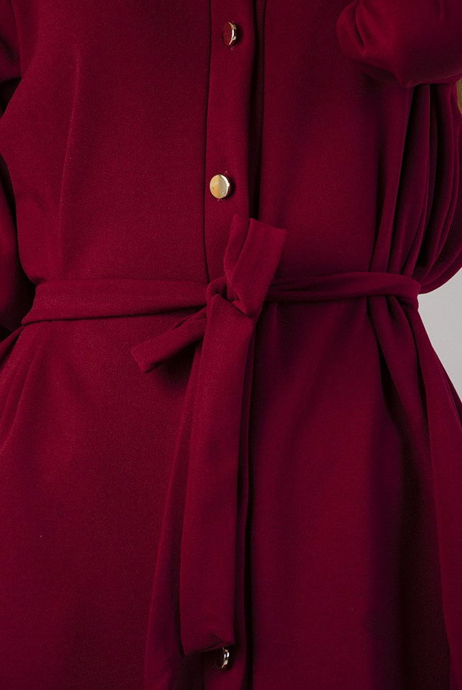 Bordowa tunika z wiązaniem w pasie