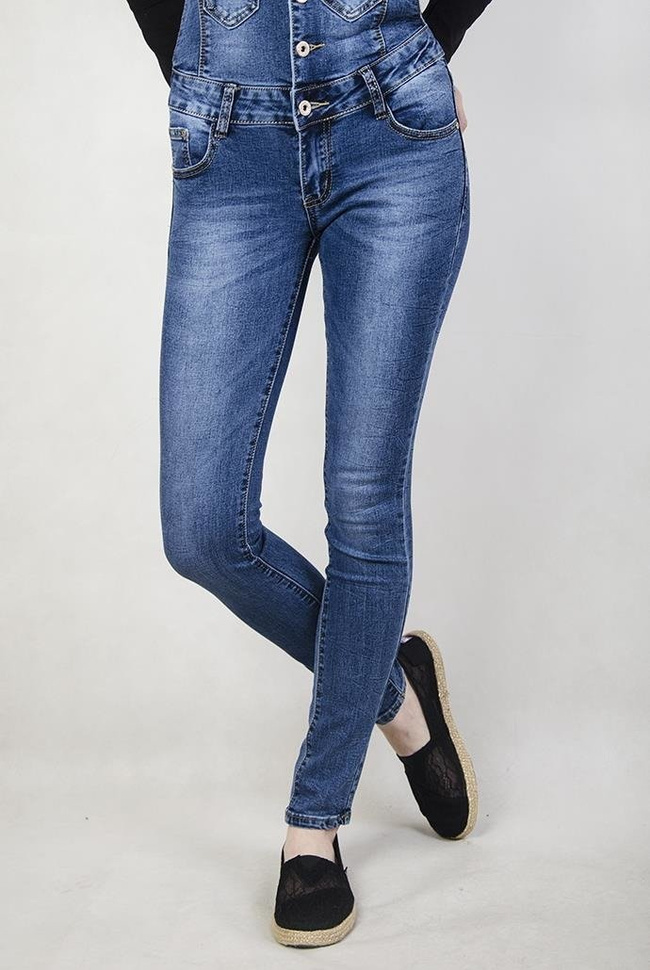 Przylegające ogrodniczki jeansowe z rzędem guzików