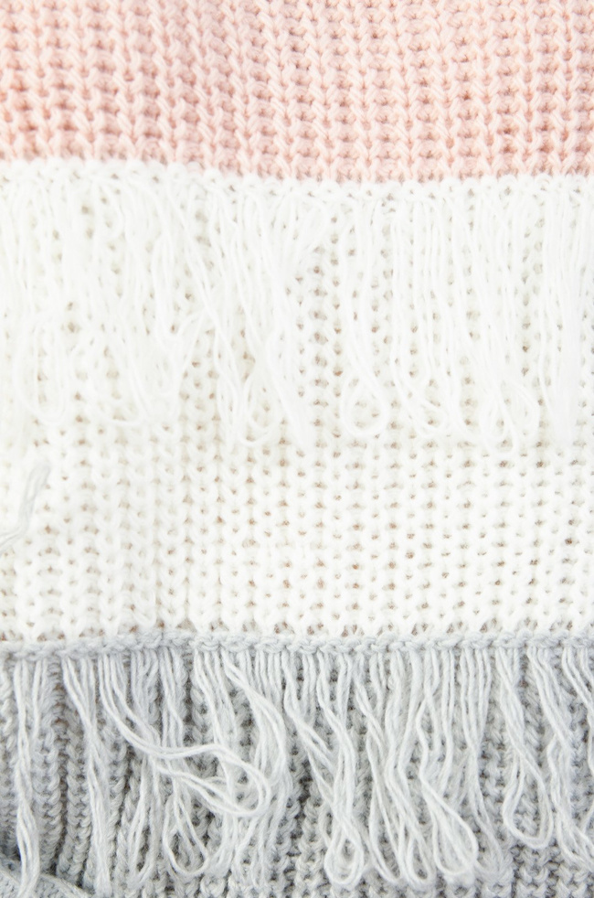 Kolorowy sweter z frędzlami 