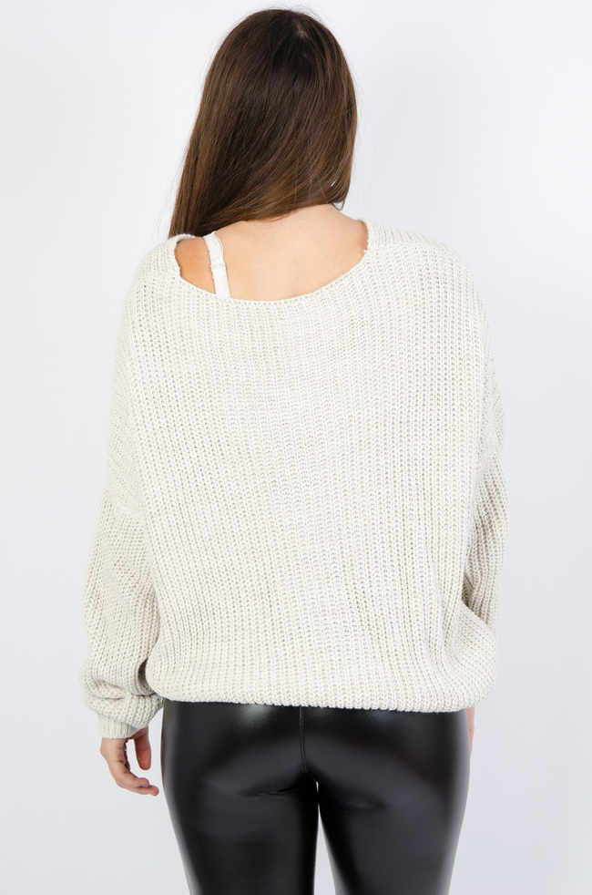 BEŻOWY SWETER PRZEPLATANY SREBRNĄ NITKĄ 