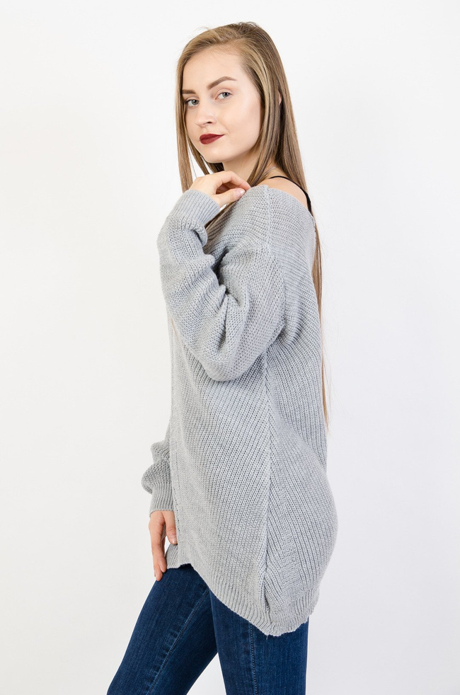 Szary sweter z koronką