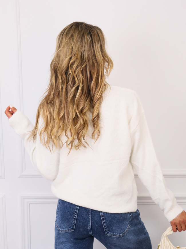 SWETER W KOKARDKI I DEKOLTEM W SZPIC- BIAŁY