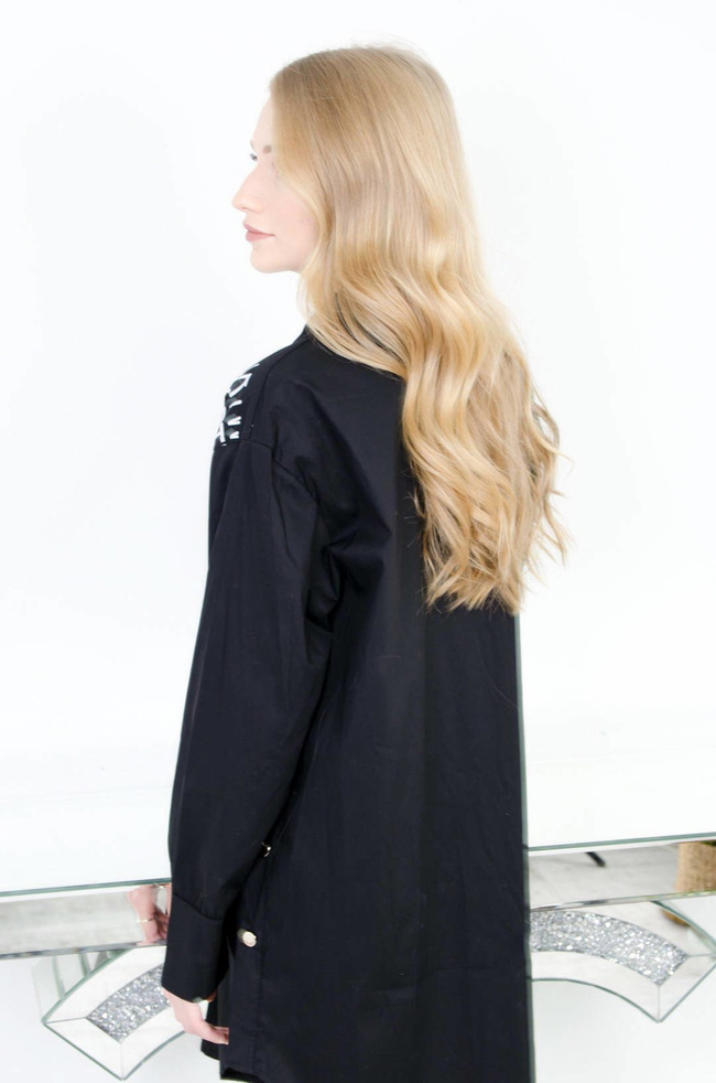 DŁUGA CZARNA BAWEŁNIANA KOSZULA Z NAPISAMI